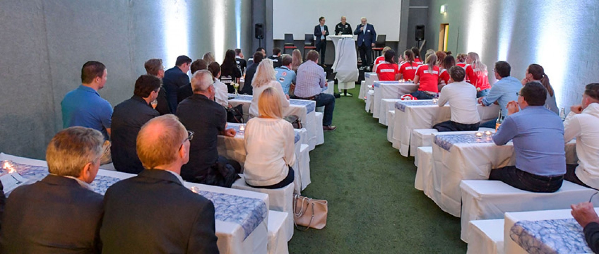 Beim Sponsorentreffen im SoccerOlymp Fellbach am Mittwoch, 13.09., durfte Allianz MTV Stuttgart sowohl langjährige, als auch kürzlich dazugewonnene Teampartner begrüßen. (Foto: Tom Bloch | www.tombloch.de)